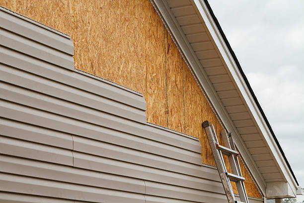 24/7 Emergency Siding Repair experts in Colchester, IL